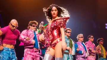 Backdrop to the movie "Katy Perry: The Lifetimes Tour – Live from Paris" #1585517