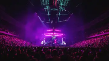 Backdrop to the movie "Katy Perry: The Lifetimes Tour – Live from Paris" #1585520