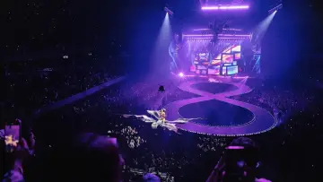 Backdrop to the movie "Katy Perry: The Lifetimes Tour – Live from Paris" #833171