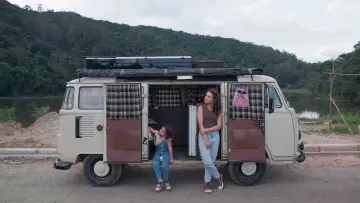 Backdrop to the movie "Eu, a Kombi e a Garotinha que Encontrei no Meio do Caminho" #1527970