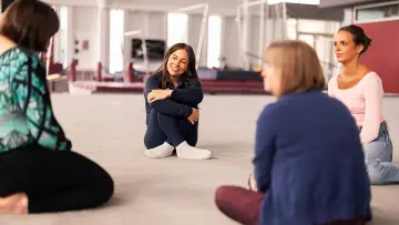 Backdrop to the movie "SOARING" #843460