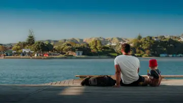 Backdrop to the movie "Uncle" #953045