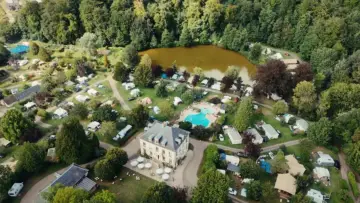Backdrop to the movie "Le camping, un siècle de bonheur français" #929543