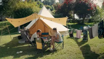 Backdrop to the movie "Le camping, un siècle de bonheur français" #929545