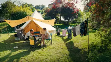 Backdrop to the movie "Le camping, un siècle de bonheur français" #956698