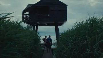 Backdrop to the movie "First Zone" #1630189