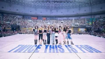Backdrop to the movie "TWICE 〈THIS IS FOR〉 WORLD TOUR FINALE in SEOUL" #1521958