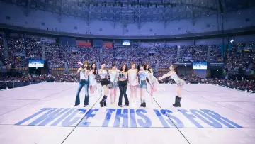 Backdrop to the movie "TWICE 〈THIS IS FOR〉 WORLD TOUR FINALE in SEOUL" #1521961