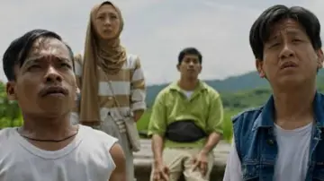 Backdrop to the movie "Istimewa" #1571159