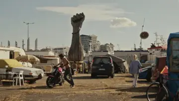 Backdrop to the movie "HappyDeal" #1169450