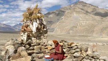 Backdrop to the movie "Beyul" #1646856