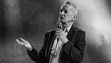 Backdrop to the movie "Frank Skinner: 30 Years of Dirt" #1638926