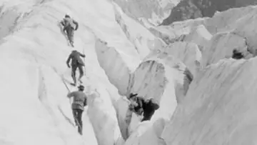 Backdrop to the movie "Chamonix - The Mer de Glace. Ascent" #1881846