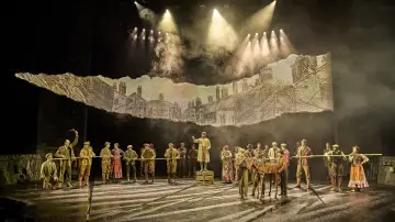 Backdrop to the movie "National Theatre at Home: War Horse" #1899608