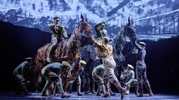 Backdrop to the movie "National Theatre at Home: War Horse" #1899611