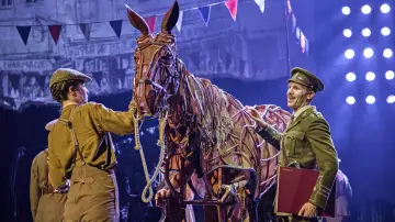 Backdrop to the movie "National Theatre at Home: War Horse" #1899616