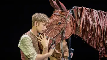Backdrop to the movie "National Theatre at Home: War Horse" #1899627