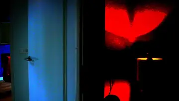 Backdrop to the movie "vacation intruder" #1352443