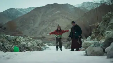 Backdrop to the movie "Birds on Ice" #1791674
