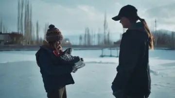 Backdrop to the movie "Birds on Ice" #1791677