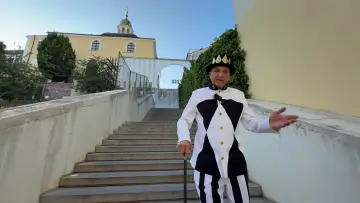 Backdrop to the movie "Lev salonu" #1574648