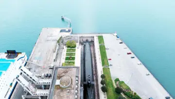 Backdrop to the movie "Cherbourg : la fabrique des sous-marins" #1582426