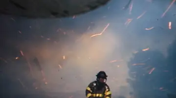 Backdrop to the movie "Under Fire" #1822133