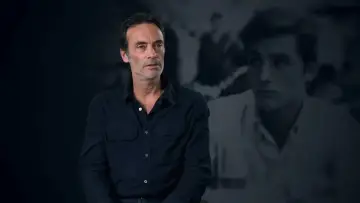 Backdrop to the movie "Le clan Delon, l