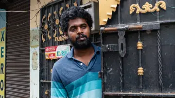 Nizhalilirundhu Velicham Poster