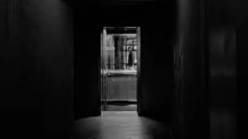 Backdrop to the movie "Small Spaces" #1844291