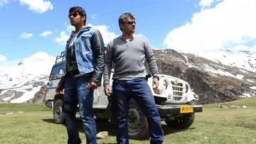 Backdrop to the movie "Arrambam" #1580497