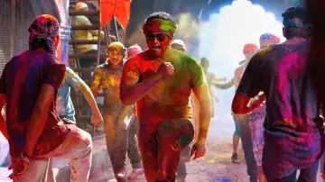 Backdrop to the movie "Arrambam" #1580499
