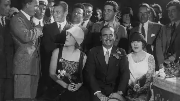 Backdrop to the movie "A Kiss from Mary Pickford" #1571980