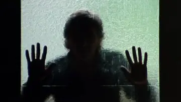 Backdrop to the movie "Deep Red" #754279