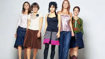 Watch film Charm School — NIÑAS MAL - TRAILER