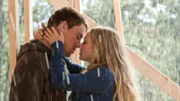 Backdrop to the movie "Dear John" #1799700