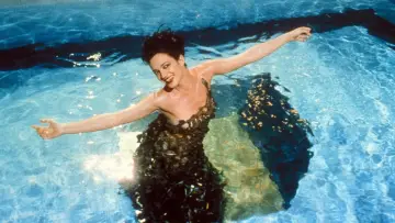 Backdrop to the movie "Scarlet Diva" #1923459