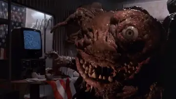 Backdrop to the movie "TerrorVision" #679108