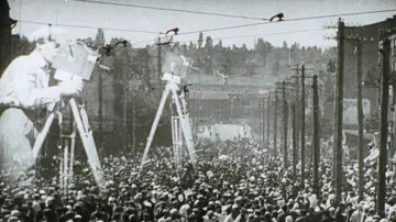 Backdrop to the movie "Man with a Movie Camera" #1047715
