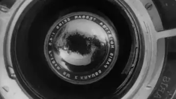 Backdrop to the movie "Man with a Movie Camera" #1634264