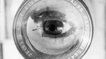 Backdrop to the movie "Man with a Movie Camera" #1634268