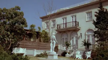 Backdrop to the movie "Mishima: A Life in Four Chapters" #856494