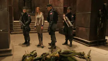Backdrop to the movie "Planet Raptor" #1140449