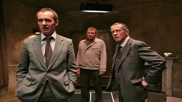 Backdrop to the movie "44 Inch Chest" #1577112
