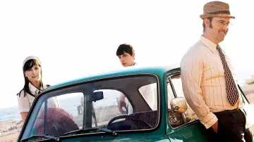 Backdrop to the movie "Living Is Easy with Eyes Closed" #1803982
