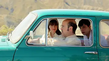 Backdrop to the movie "Living Is Easy with Eyes Closed" #1803983