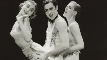 Backdrop to the movie "Cabaret" #975311