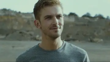 Backdrop to the movie "The Guest" #851163