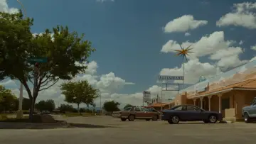 Backdrop to the movie "The Guest" #851190