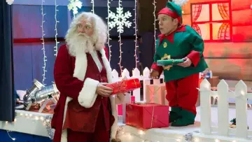Backdrop to the movie "Get Santa" #1615870